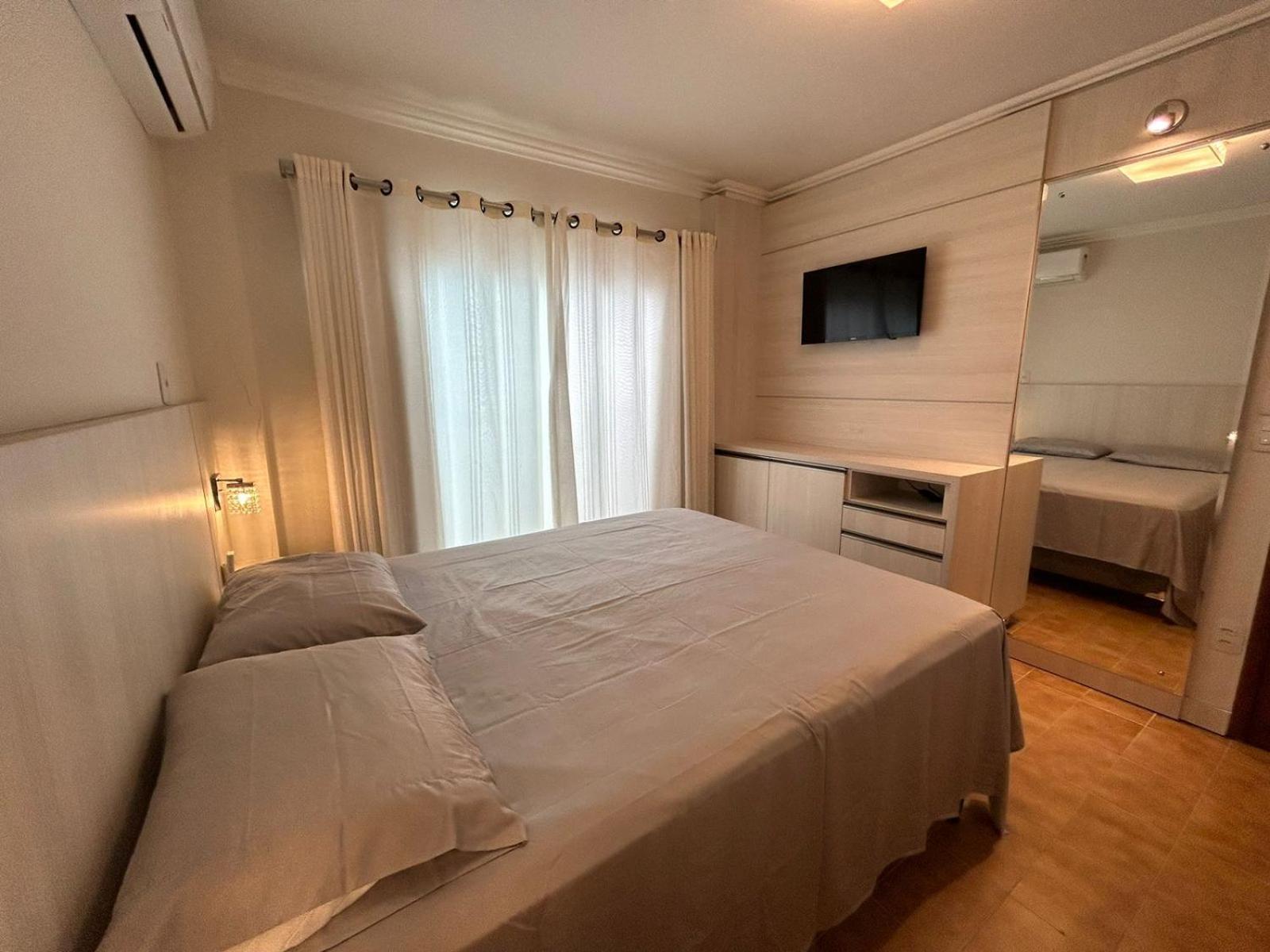 Lindo Ap Em Baln.camboriu- Pe Na Areia! Quadra Mar Apartamento *