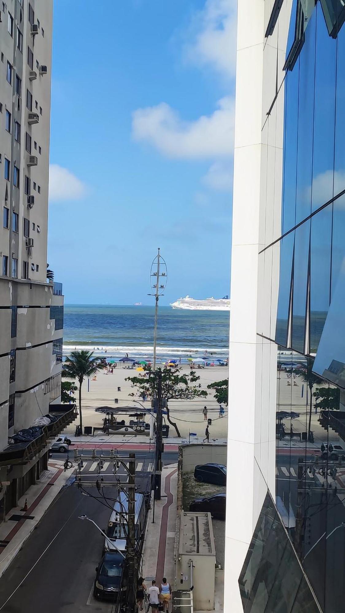 Lindo Ap Em Baln.camboriu- Pe Na Areia! Quadra Mar